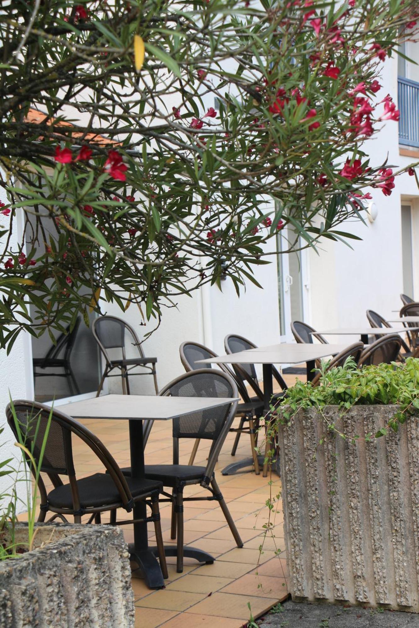 Ibis Budget Agen Le Passage  Luaran gambar